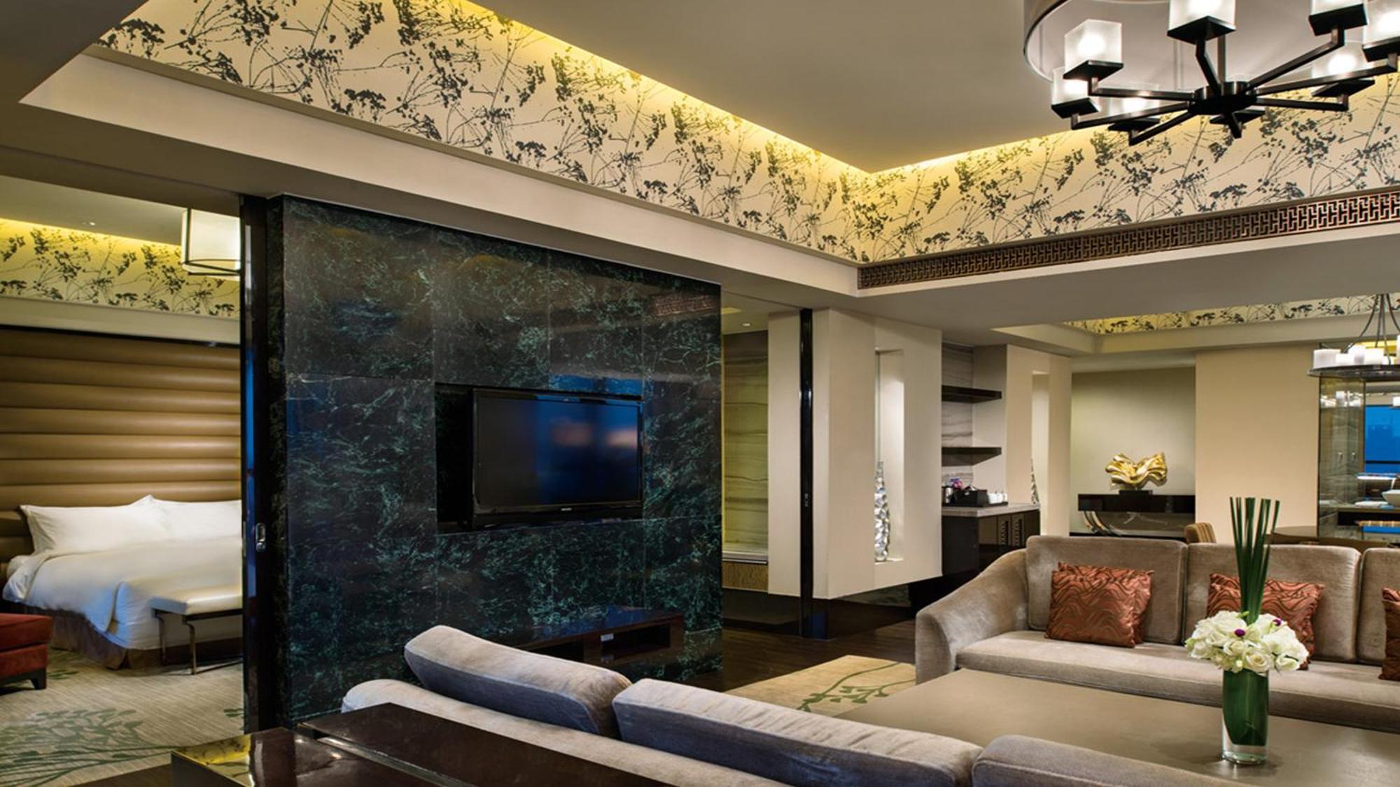 Crowne Plaza By Ihg 5*