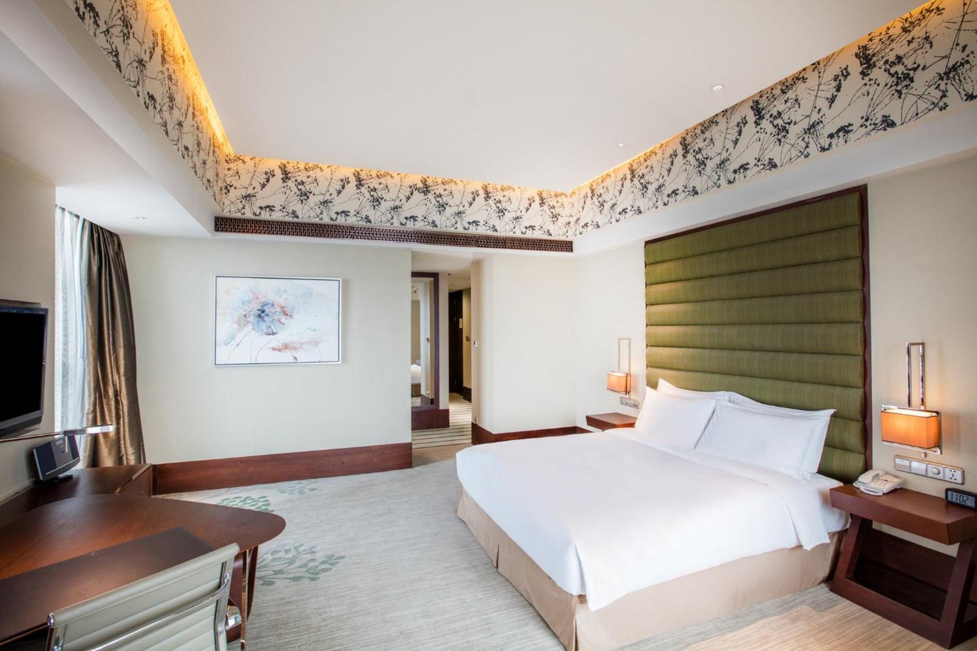 Crowne Plaza By Ihg Hotel 5*